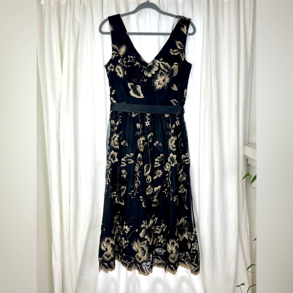 SLNY Floral Lace Formal V-Neck Cocktail Midi Dress